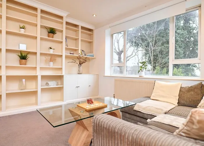 3 Bed With Parking In Maida Vale