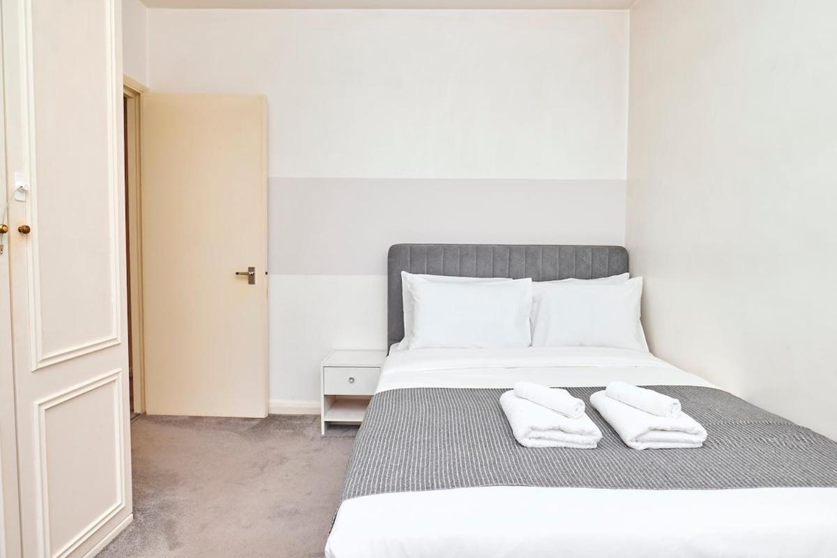 3 Bed With Parking In Maida Vale