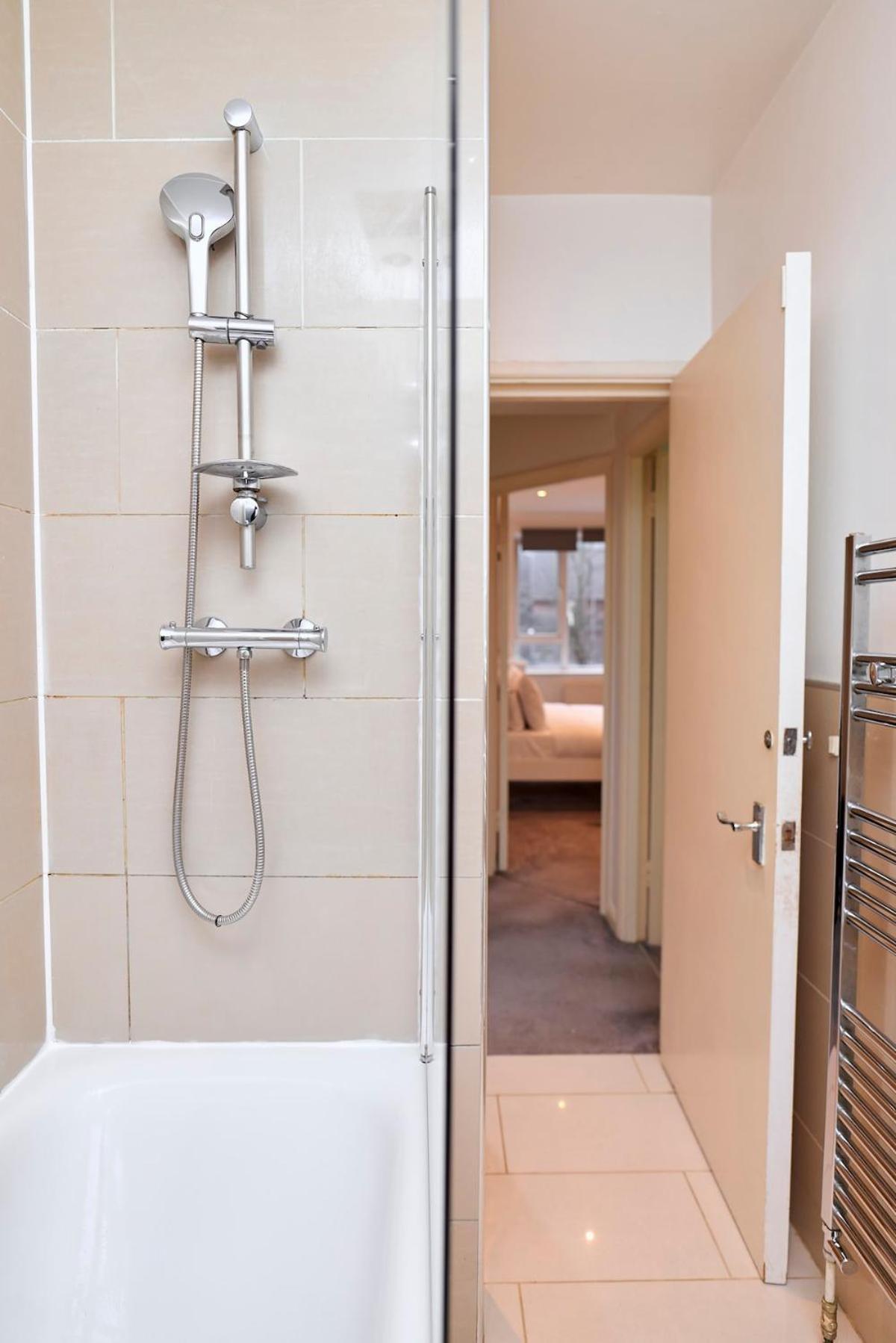 Appartamento 3 Bed With Parking In Maida Vale Londra