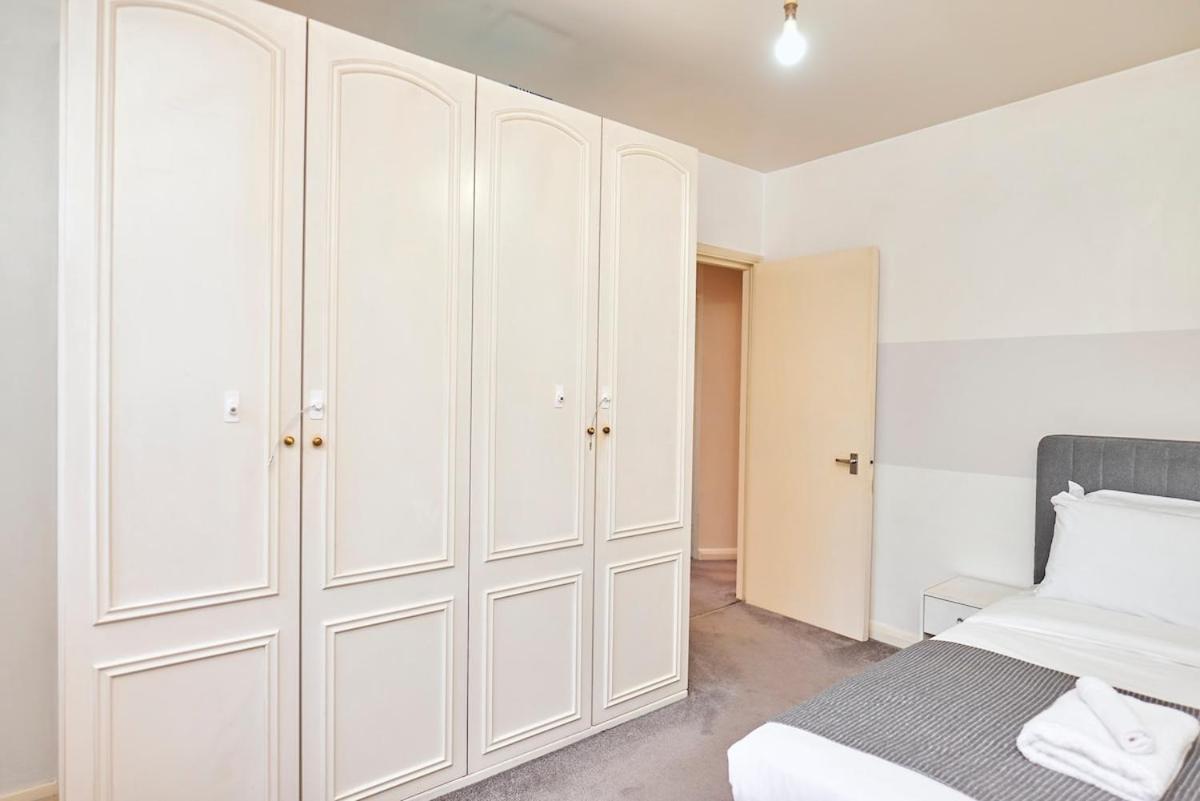 3 Bed With Parking In Maida Vale